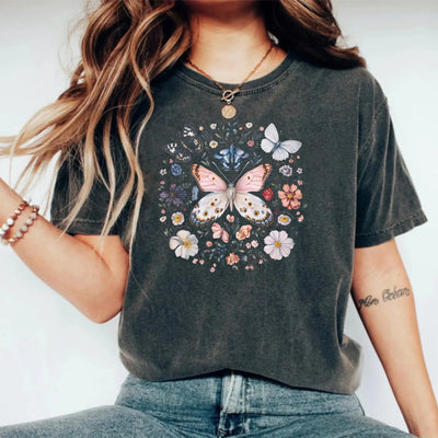 Vintage Schmetterling T-Shirt Boho Blumen Design, Ästhetisches Frauen-Shirt, Geschenk für Naturliebhaber, Oversized Grafik Tee - DreamyDesignPrint